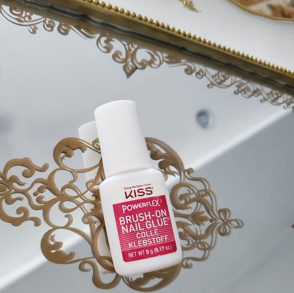 Kiss Other - Kiss 💅🏻glue